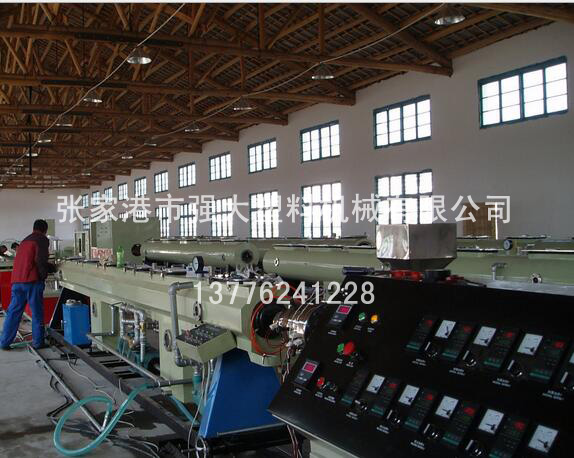 強大碎料塑料撕碎機形象和質(zhì)量都力求完美