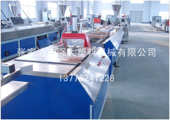 護墻板生產線性能與特點